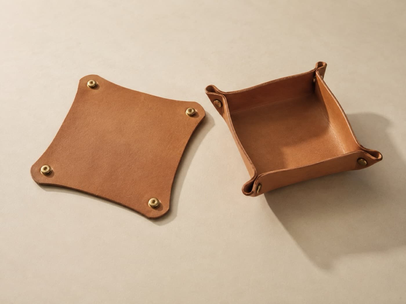 Snap-Corner Tray, Flat-Pack — Ships as a flat square in a letter-format envelope. You fasten the corners.